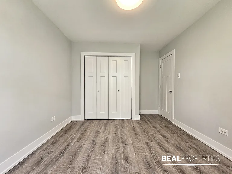 445 W Barry — Photo 112