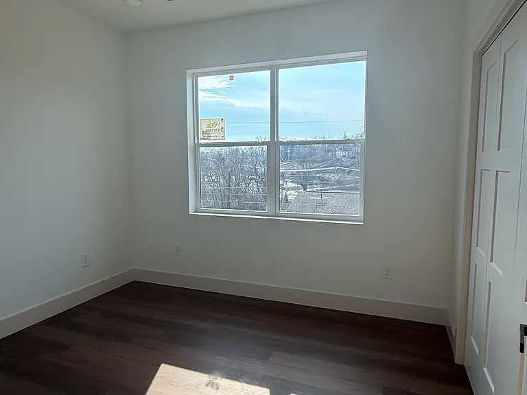 1404 Cecil Ave NE — Photo 8