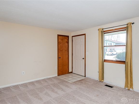 4th image of 5340 Ottawa Dr