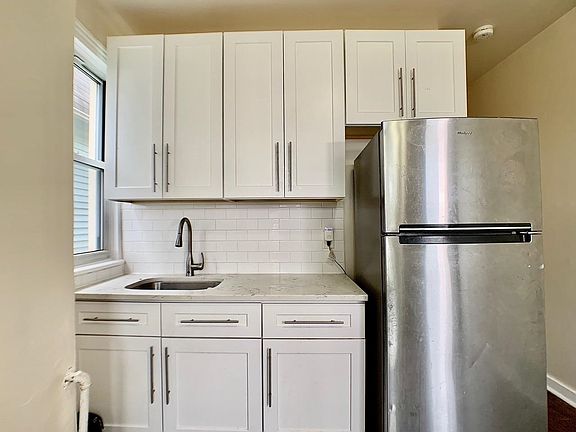 3rd image of 310 Arlington Ave Floor 2