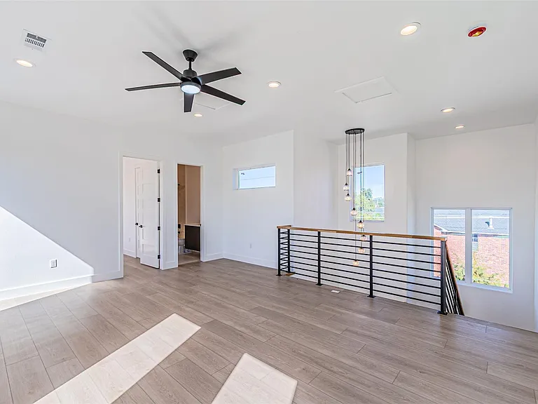 4319 Sylvester St — Photo 24