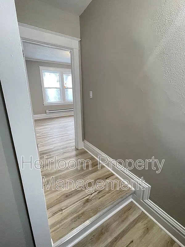 2 bed, 1.0 bath, 100 sqft, $1,425 — Photo 2