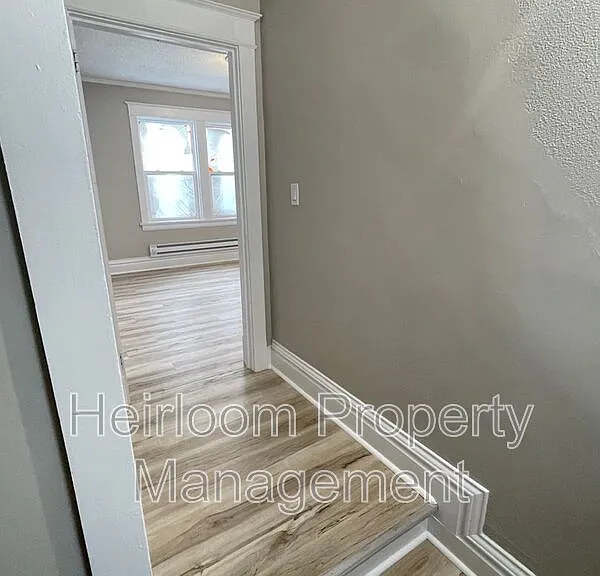611 E 6th St #2 — Photo 2
