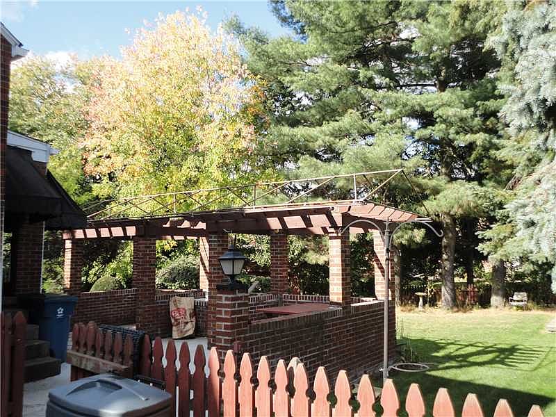 2nd image of 115 Hilglor Dr