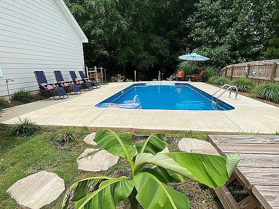 3rd image of 121 Waterwood Bnd
