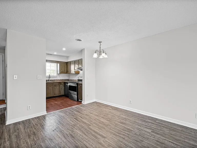 105 Greenland Ct — Photo 8