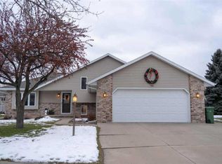 725 Stone Gate Dr, Kimberly, WI 54136