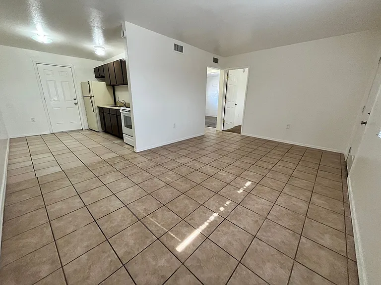 446 E Pastime Rd — Photo 33