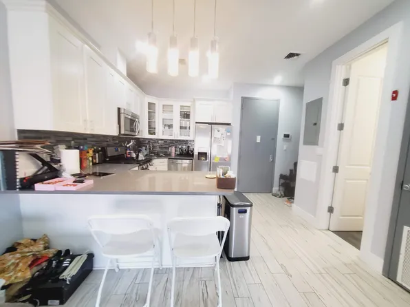 540 5th Avenue image 1 of 14