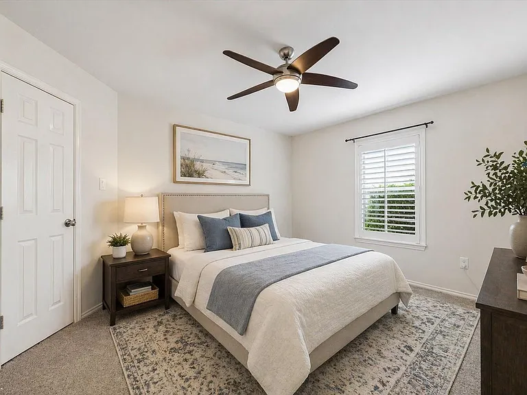 922 W Heights Hollow Ln — Photo 24