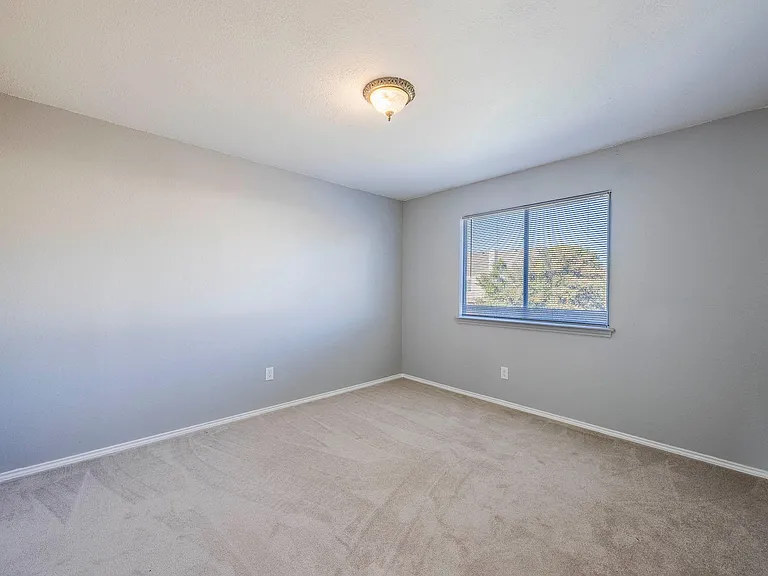 2705 Trophy Dr — Photo 29