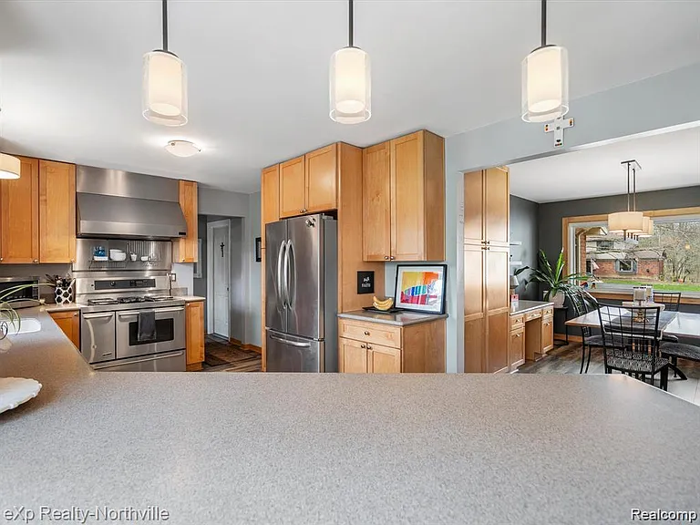 38205 Connaught Dr — Photo 13