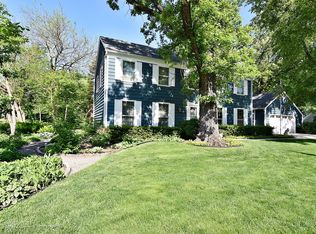 1320 Pin Oak Ct, Wheaton, IL 60189