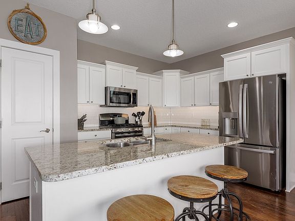 5th image of 255 Abigail Ln
