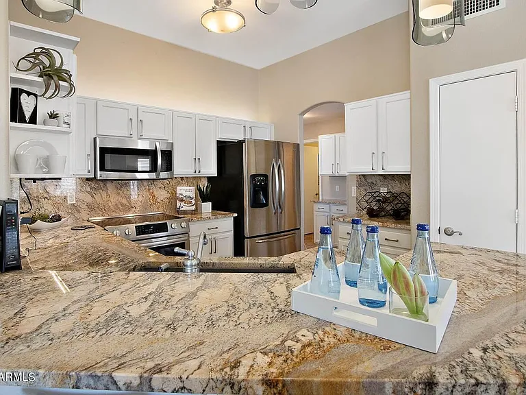 6494 S Foothills Dr — Photo 30