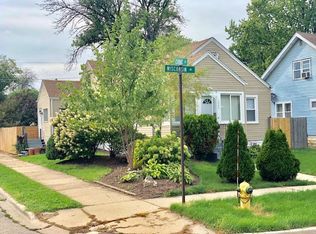 2006 Cooke Ct, Waukegan, IL 60085