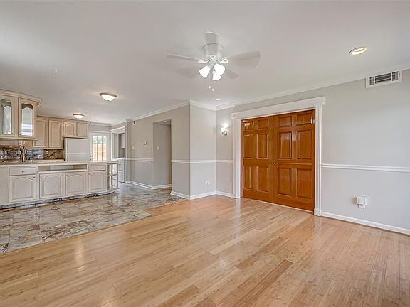3rd image of 9023 Gaylord Dr APT 99