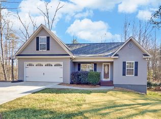 305 Woodcrest Dr, Clarkesville, GA 30523