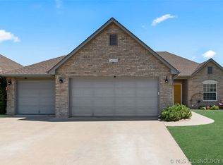 26595 Columbia Crest Dr, Claremore, OK 74019