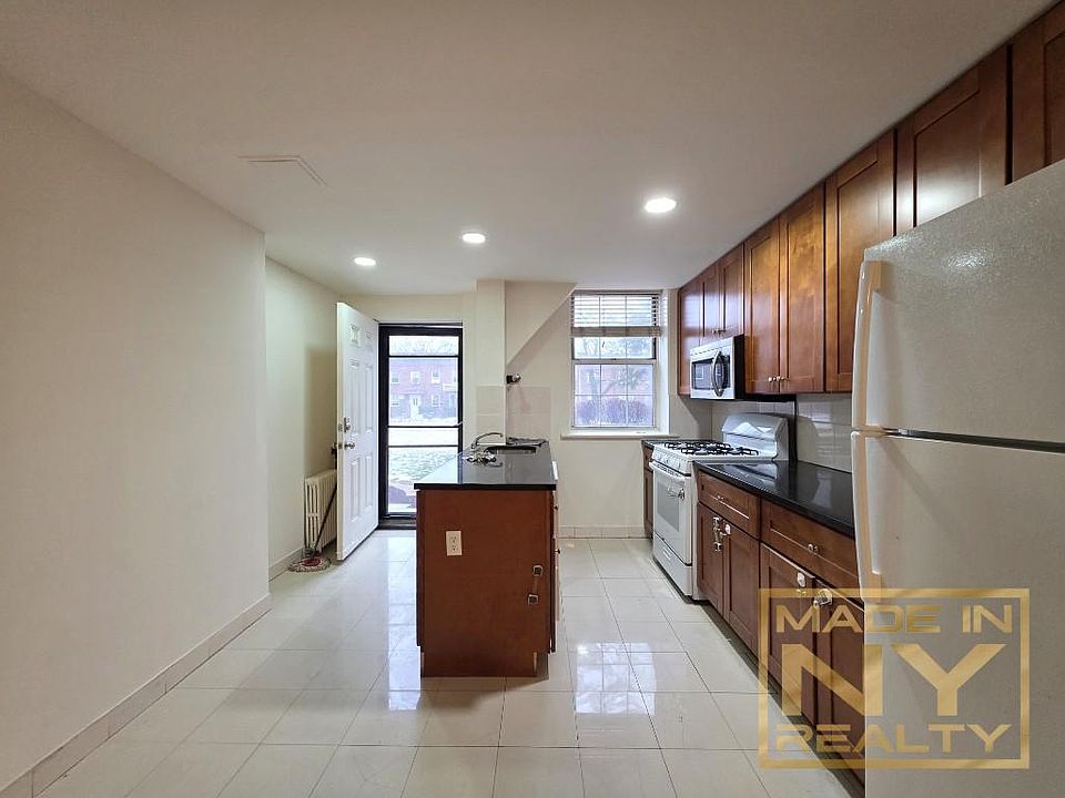 1st image of 135-26 78th Ave #15