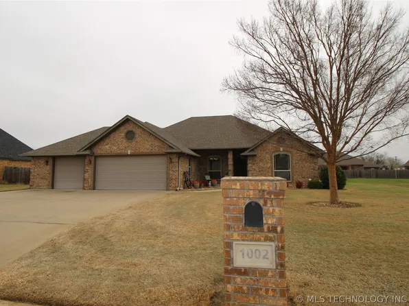 1002 Springfield Ct, Durant, OK 74701