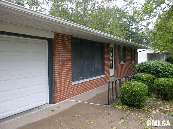 2nd image of 205 S Wedgewood Ln