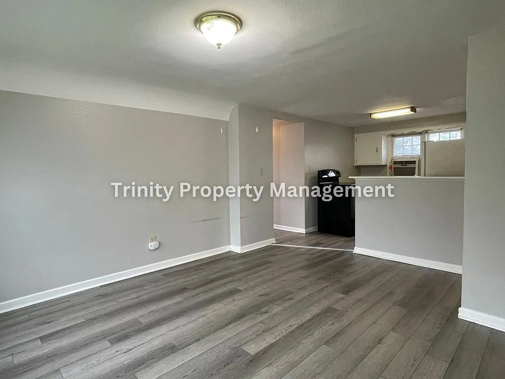 Building Photo - 106 1/2 Burton Ave #B