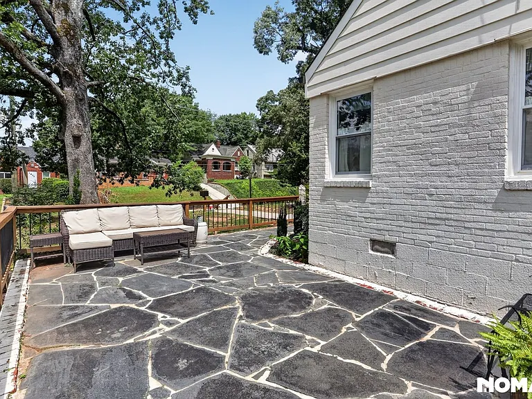 1630 Sylvan Rd SW — Photo 4