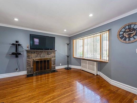 4th image of 16 Evergreen Ave