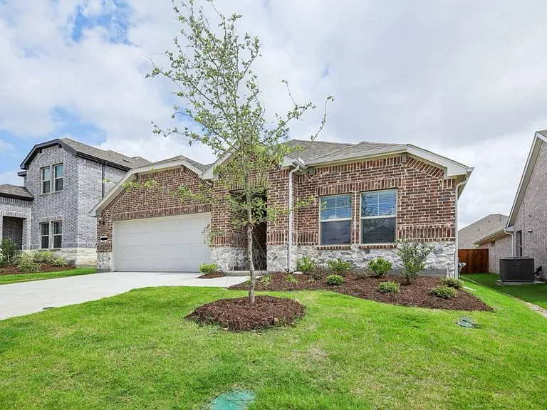 612 Huntley Dr — Photo 3