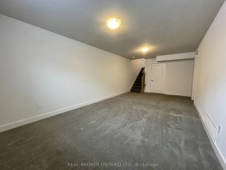 882 Solarium Ave — Photo 32