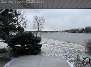 3553 Port Cove Dr APT 34, Waterford, MI