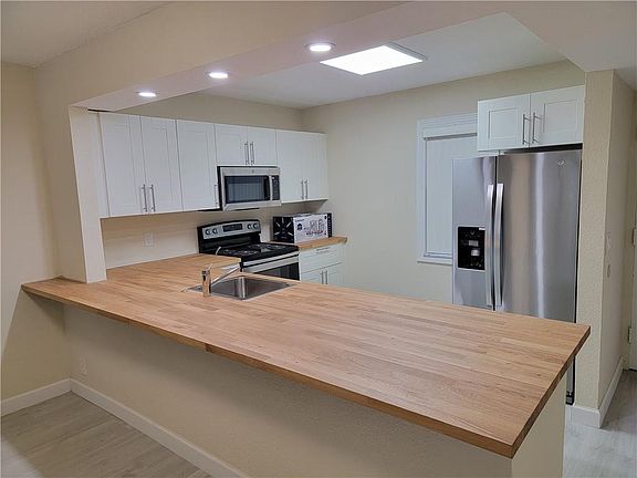2nd image of 2801 Somerset Drive #116