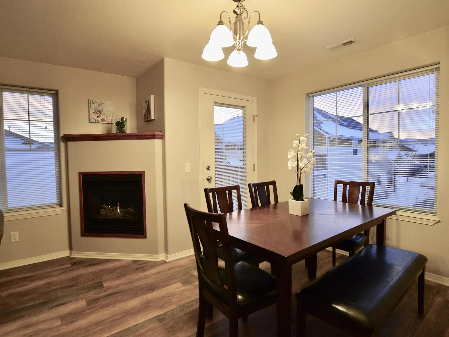 1094 Longbow Ln — Photo 4