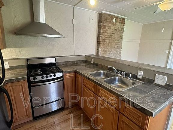 2nd image of 18 2nd St #3R