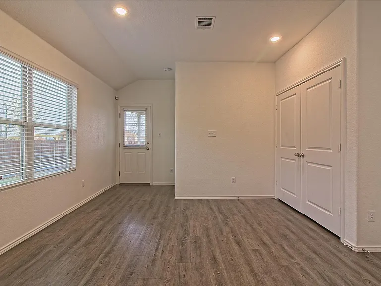 108 Circle Way — Photo 13