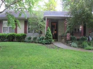 7 Woodruff Dr, Bloomington, IL 61701