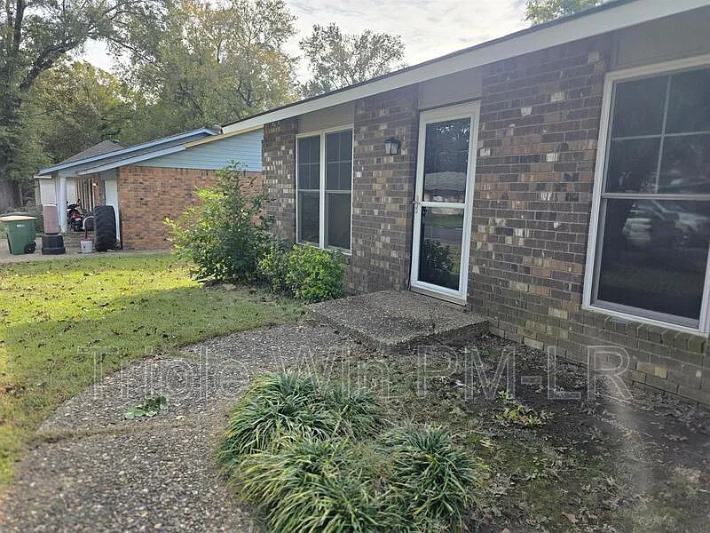 3 bed, 2.0 bath, $1,590 — Photo 4
