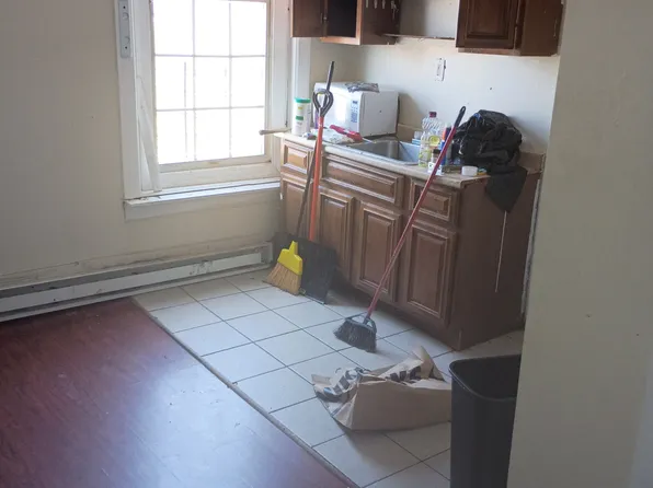 1102 N 6th St, Reading, PA 19601