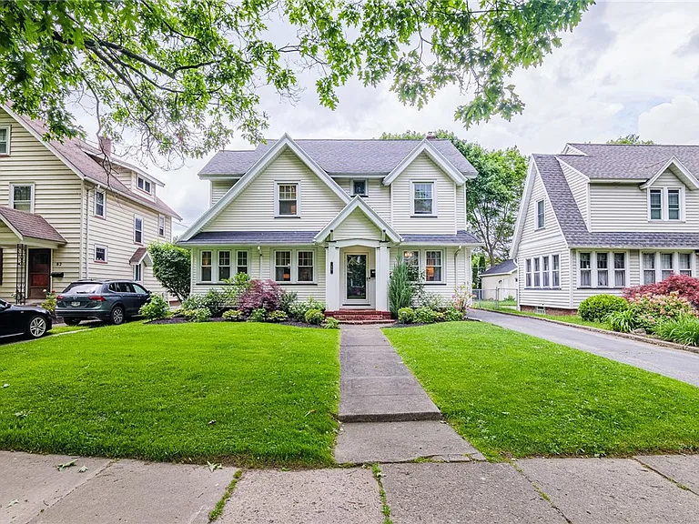 90 Elmcroft Rd — Photo 2