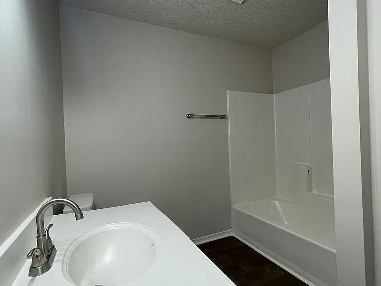 107 W Groves St #7 — Photo 9