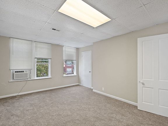 4th image of 907-909 Bates St #907