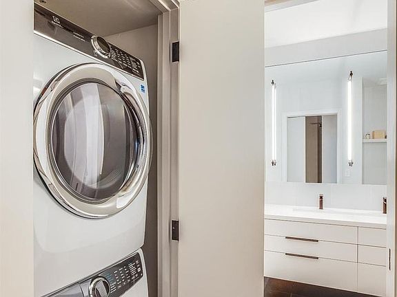 3rd image of 300 Beale St APT 411