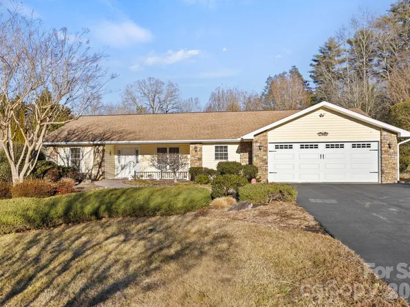 32 Stone House Rd, Hendersonville, NC 28739