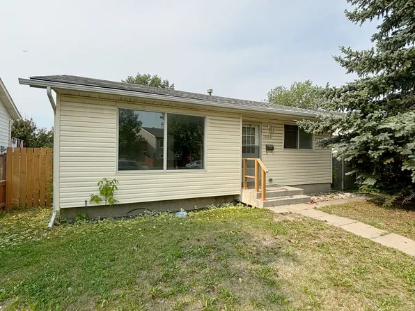 331 Castleridge Dr NE #331, Calgary, AB T3J 2A5