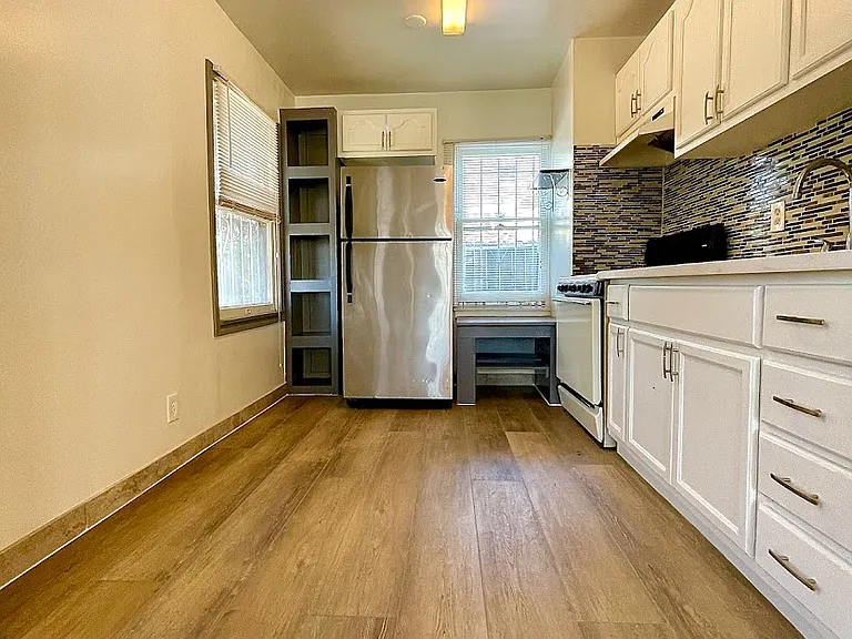 1339 S Sycamore Ave — Photo 3