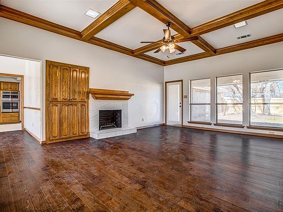 4th image of 403 Whispering Hills Dr