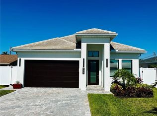 773 93rd Ave N, Naples, FL 34108