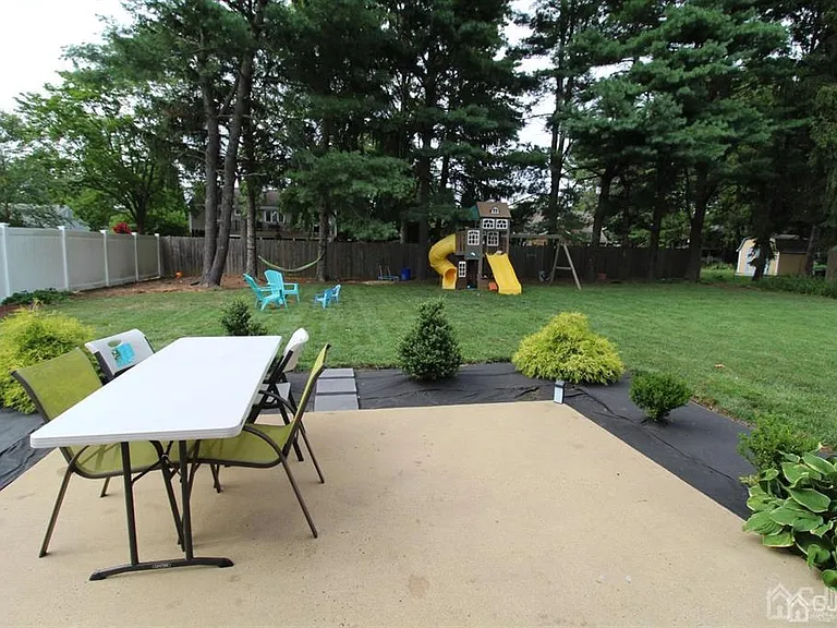 47 Linden Ln — Photo 24