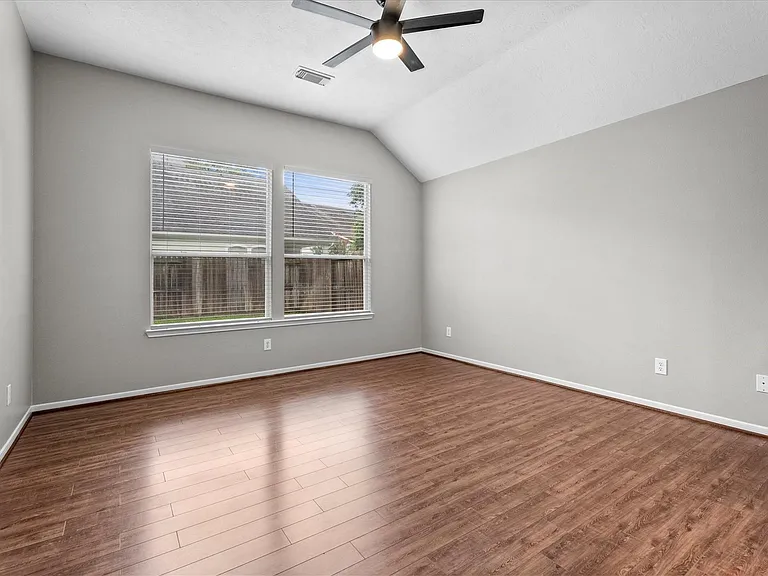 12719 Hart Hollow Ln — Photo 19